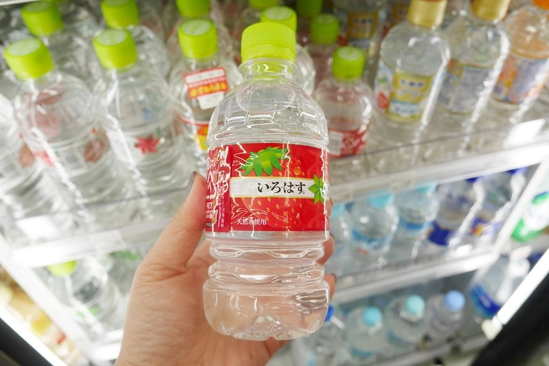 【日本大阪】星巴克透明咖啡~日本：7-11限定星巴克透明氣泡水，還有Suntroy、可口可樂い・ろ・は・す和其他天然水加味礦泉水(氣泡水)比一比 @飛天璇的口袋