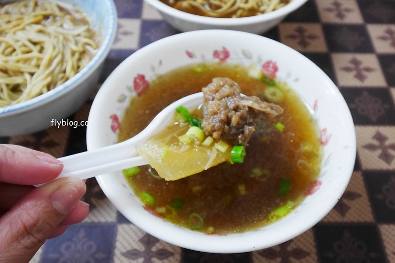 宜蘭美食｜農權路炸醬麵，農權路上的無名麵店，意外發現簡單樸實的美味 @飛天璇的口袋