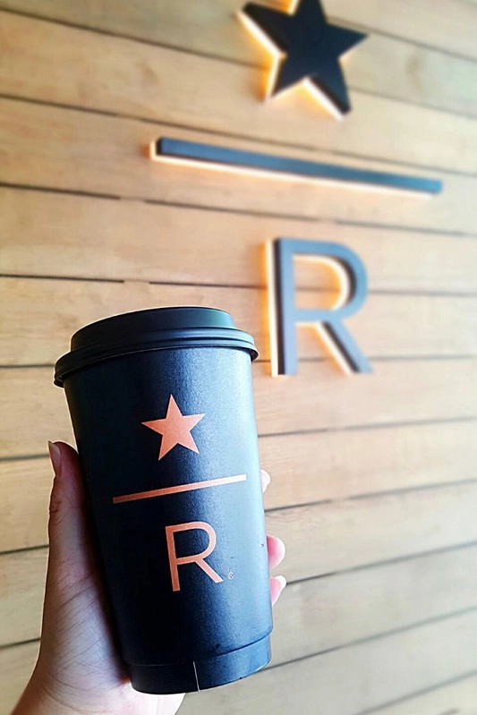 星巴克大英店 Starbucks┃台中南屯：全台灣第二家摩登典藏吧台門市，下午4點之後還提供咖啡啤酒，公益路IG拍照打卡新亮點 @飛天璇的口袋