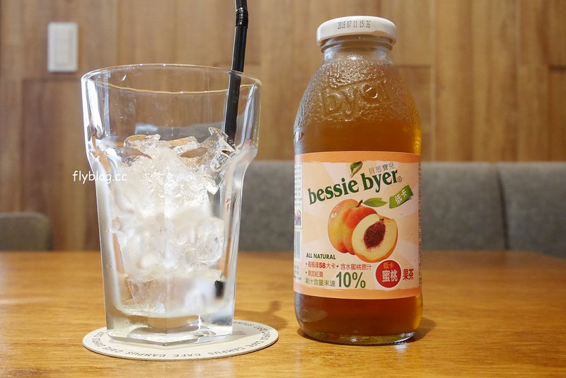 Campus Cafe┃台中西區：台北超人氣連鎖美式餐廳進駐台中，台中廣三SOGO百貨旗艦店11/15開幕，環境寬敞明亮充滿濃厚的美式氛圍 @飛天璇的口袋