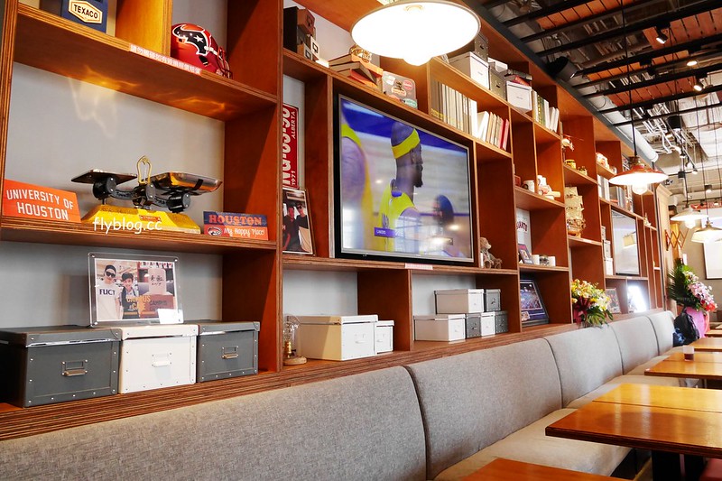 Campus Cafe┃台中西區：台北超人氣連鎖美式餐廳進駐台中，台中廣三SOGO百貨旗艦店11/15開幕，環境寬敞明亮充滿濃厚的美式氛圍 @飛天璇的口袋