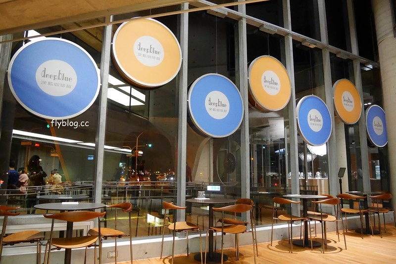 台南安平｜深藍咖啡館旗艦店．台南LV級的千層蛋糕，清水模建築打造精品旗艦店 @飛天璇的口袋