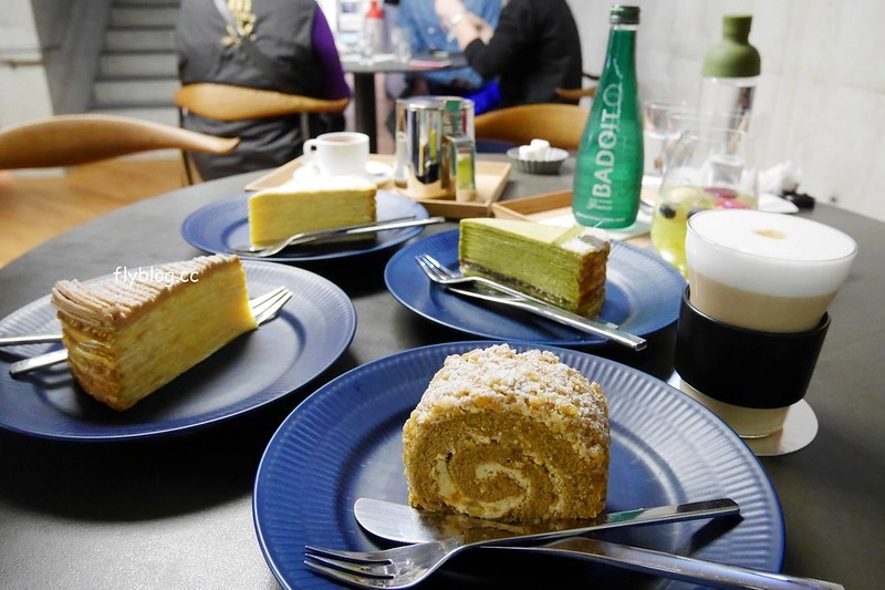 台南安平｜深藍咖啡館旗艦店．台南LV級的千層蛋糕，清水模建築打造精品旗艦店 @飛天璇的口袋