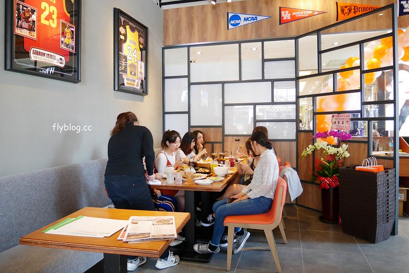 Campus Cafe┃台中西區：台北超人氣連鎖美式餐廳進駐台中，台中廣三SOGO百貨旗艦店11/15開幕，環境寬敞明亮充滿濃厚的美式氛圍 @飛天璇的口袋