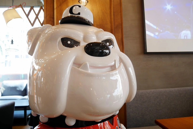 Campus Cafe┃台中西區：台北超人氣連鎖美式餐廳進駐台中，台中廣三SOGO百貨旗艦店11/15開幕，環境寬敞明亮充滿濃厚的美式氛圍 @飛天璇的口袋