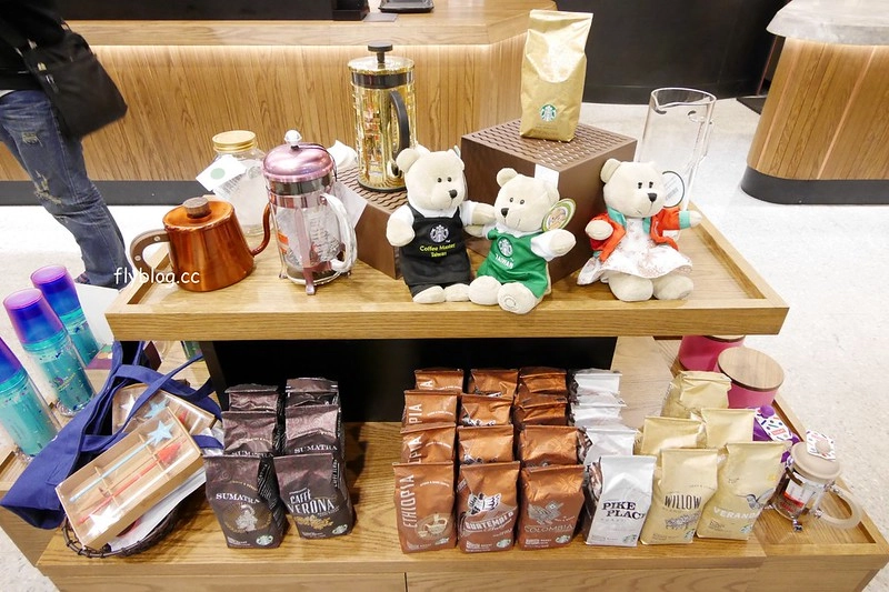 星巴克大英店 Starbucks┃台中南屯：全台灣第二家摩登典藏吧台門市，下午4點之後還提供咖啡啤酒，公益路IG拍照打卡新亮點 @飛天璇的口袋