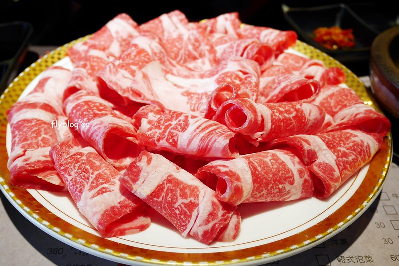 嗑肉石鍋┃台中南屯：一個人也可以享用小火鍋，肉質不錯海鮮有誠意，只是不喜歡吧檯設計 @飛天璇的口袋