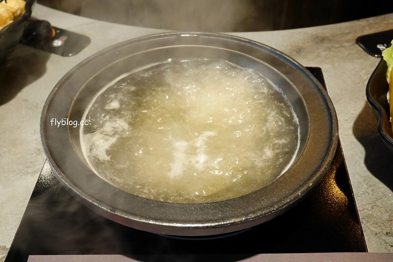 嗑肉石鍋┃台中南屯：一個人也可以享用小火鍋，肉質不錯海鮮有誠意，只是不喜歡吧檯設計 @飛天璇的口袋