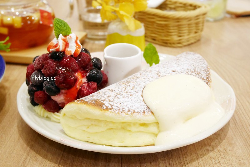 台中西屯｜Woosa 屋莎洋食鬆餅屋 台中遠百店．輕如雲朵有入棉花糖的鬆餅，義大利麵的表現也不錯 @飛天璇的口袋