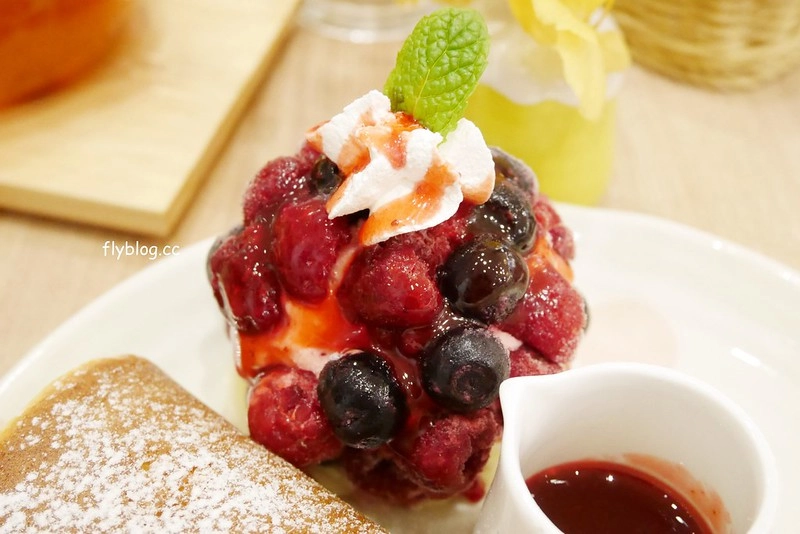 台中西屯｜Woosa 屋莎洋食鬆餅屋 台中遠百店．輕如雲朵有入棉花糖的鬆餅，義大利麵的表現也不錯 @飛天璇的口袋