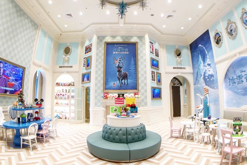 迪士尼皮克斯動畫廳┃台中東區：全台首座迪士尼皮克斯動畫廳，台中秀泰生活S2館4F全新開幕，大人小孩都可以身歷其境 @飛天璇的口袋