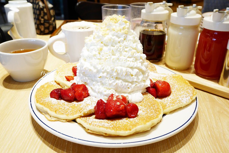 【日本三重】Eggs ‘n Things~從夏威夷來的超人氣奶油山鬆餅，螞蟻族排隊也一定要吃的甜點，三重長島outlet也可以吃的到 @飛天璇的口袋