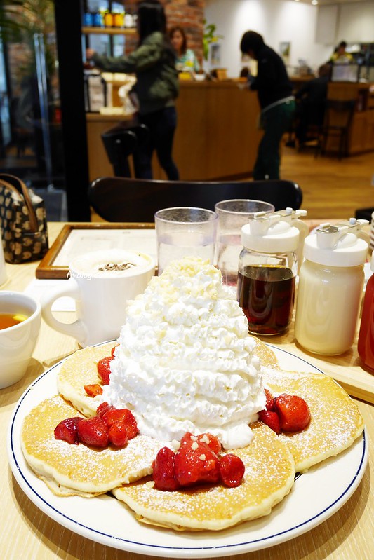 【日本三重】Eggs ‘n Things~從夏威夷來的超人氣奶油山鬆餅，螞蟻族排隊也一定要吃的甜點，三重長島outlet也可以吃的到 @飛天璇的口袋