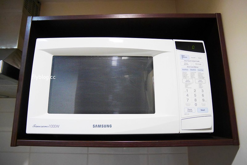 紐西蘭奧克蘭｜奧克蘭城市飯店 Auckland City Hotel．房間備有小廚房，隔壁就是韓國超市，鄰近天空塔、皇后大道和維達港 @飛天璇的口袋