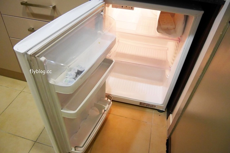 紐西蘭奧克蘭｜奧克蘭城市飯店 Auckland City Hotel．房間備有小廚房，隔壁就是韓國超市，鄰近天空塔、皇后大道和維達港 @飛天璇的口袋