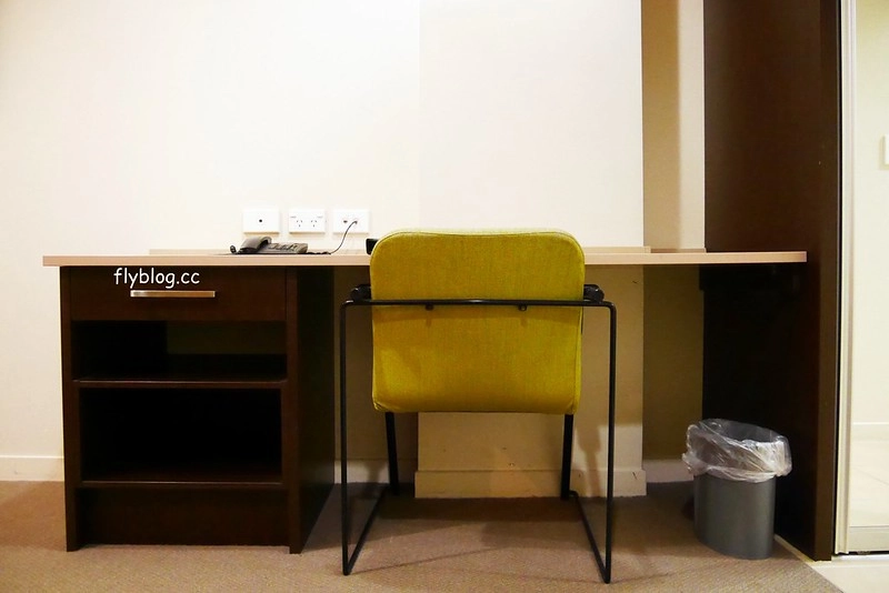 紐西蘭奧克蘭｜奧克蘭城市飯店 Auckland City Hotel．房間備有小廚房，隔壁就是韓國超市，鄰近天空塔、皇后大道和維達港 @飛天璇的口袋