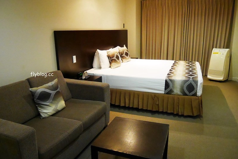 紐西蘭奧克蘭｜奧克蘭城市飯店 Auckland City Hotel．房間備有小廚房，隔壁就是韓國超市，鄰近天空塔、皇后大道和維達港 @飛天璇的口袋