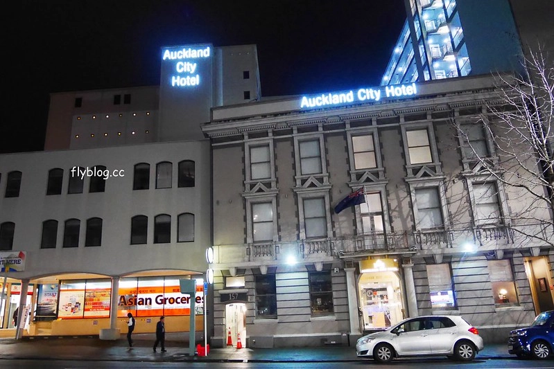 紐西蘭奧克蘭｜奧克蘭城市飯店 Auckland City Hotel．房間備有小廚房，隔壁就是韓國超市，鄰近天空塔、皇后大道和維達港 @飛天璇的口袋