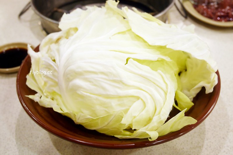 台中北區｜霸味薑母鴨台中旗艦店．三民路生意超好的薑母鴨店，用餐時間都是排隊人潮 @飛天璇的口袋