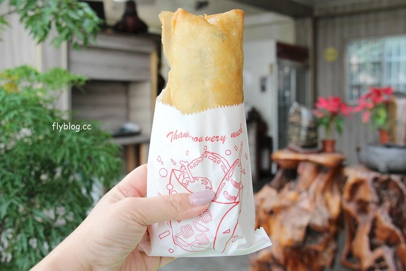 台中后里｜KISS ME春米點心美食．18公分的超長潤餅棺材板，炸看外觀以為是檳榔攤 @飛天璇的口袋