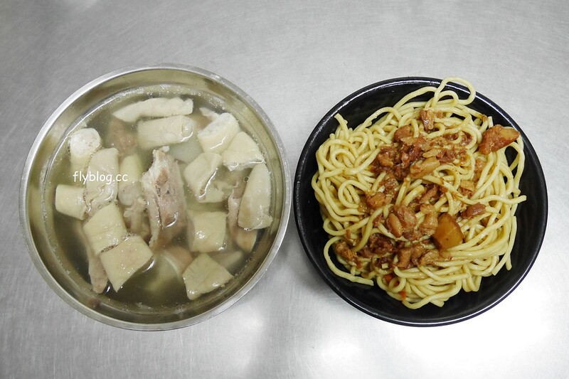 台中北屯｜巧緣炒麵．台中在地20年的好味道，綜合湯料多味美很有誠意 @飛天璇的口袋