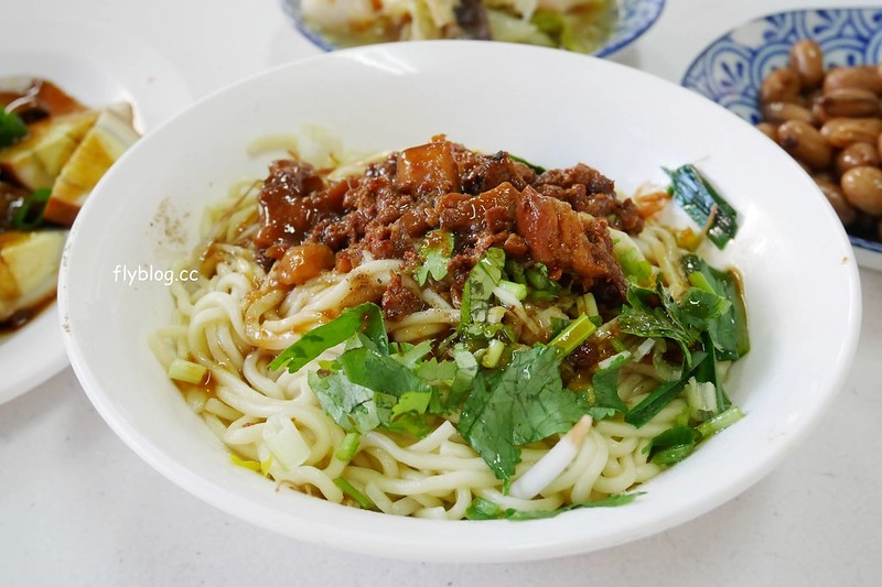 林森路古早味芋頭米粉｜林森路超好吃的芋頭米粉湯，更推薦滷味好吃必點 @飛天璇的口袋