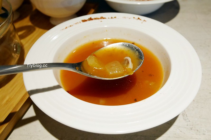 台中北屯｜眺高STAY WITH MOUNTAIN，北屯大坑景觀餐廳，眺望270&deg;的台中屯區夜景 @飛天璇的口袋