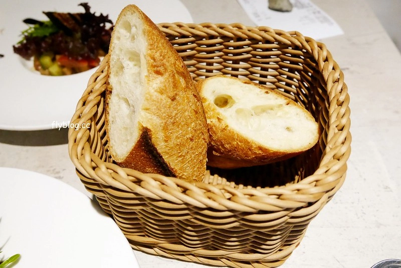 台中北屯｜眺高STAY WITH MOUNTAIN，北屯大坑景觀餐廳，眺望270&deg;的台中屯區夜景 @飛天璇的口袋