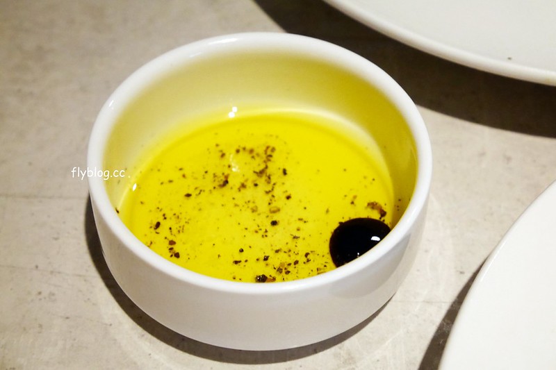 台中北屯｜眺高STAY WITH MOUNTAIN，北屯大坑景觀餐廳，眺望270&deg;的台中屯區夜景 @飛天璇的口袋