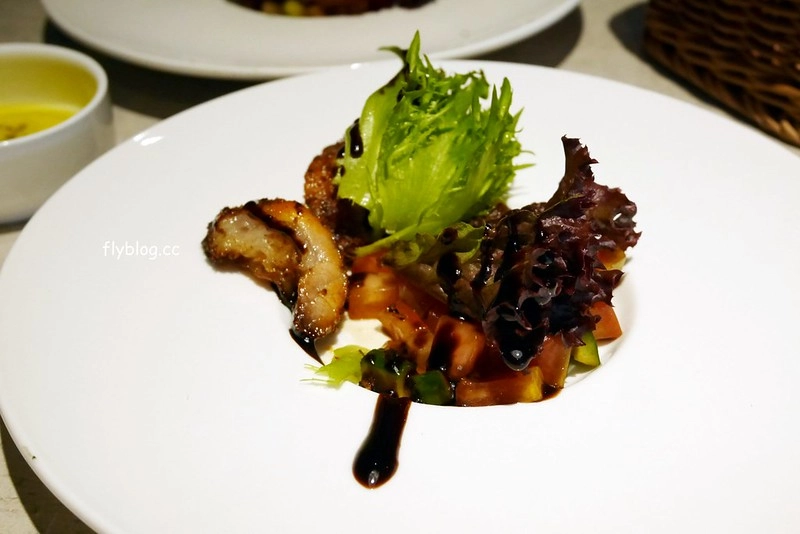 台中北屯｜眺高STAY WITH MOUNTAIN，北屯大坑景觀餐廳，眺望270&deg;的台中屯區夜景 @飛天璇的口袋