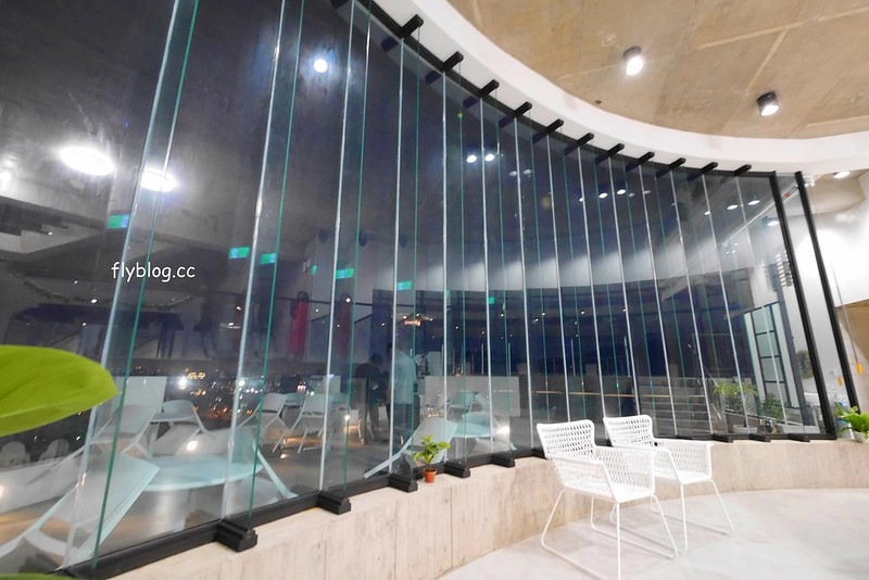 台中北屯｜眺高STAY WITH MOUNTAIN，北屯大坑景觀餐廳，眺望270&deg;的台中屯區夜景 @飛天璇的口袋