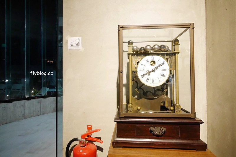 台中北屯｜眺高STAY WITH MOUNTAIN，北屯大坑景觀餐廳，眺望270&deg;的台中屯區夜景 @飛天璇的口袋