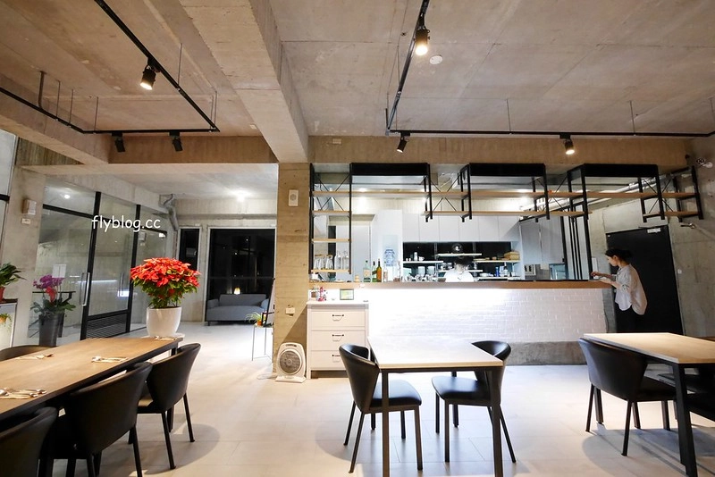 台中北屯｜眺高STAY WITH MOUNTAIN，北屯大坑景觀餐廳，眺望270&deg;的台中屯區夜景 @飛天璇的口袋