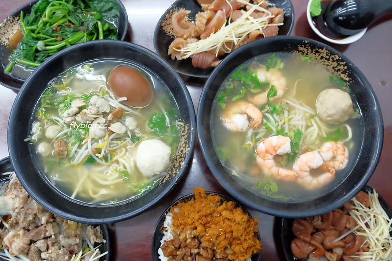 阿添蛤仔麵┃台中南屯：來自彰化30年老字號美食，台中南屯也吃的到，小菜選擇性多，蛤仔麵料多有誠意 @飛天璇的口袋