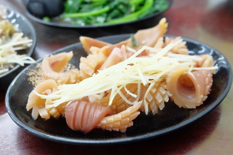 阿添蛤仔麵┃台中南屯：來自彰化30年老字號美食，台中南屯也吃的到，小菜選擇性多，蛤仔麵料多有誠意 @飛天璇的口袋