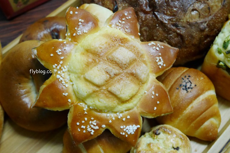 台中吳寶春麵包｜世界冠軍麵包台中也吃的到，推薦台中限定和鹽味可頌，還有冰淇淋也很好吃 @飛天璇的口袋