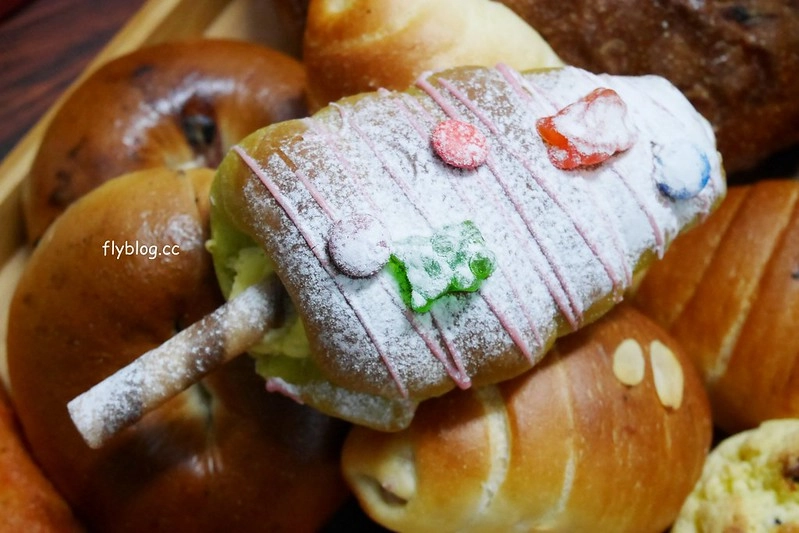 台中吳寶春麵包｜世界冠軍麵包台中也吃的到，推薦台中限定和鹽味可頌，還有冰淇淋也很好吃 @飛天璇的口袋