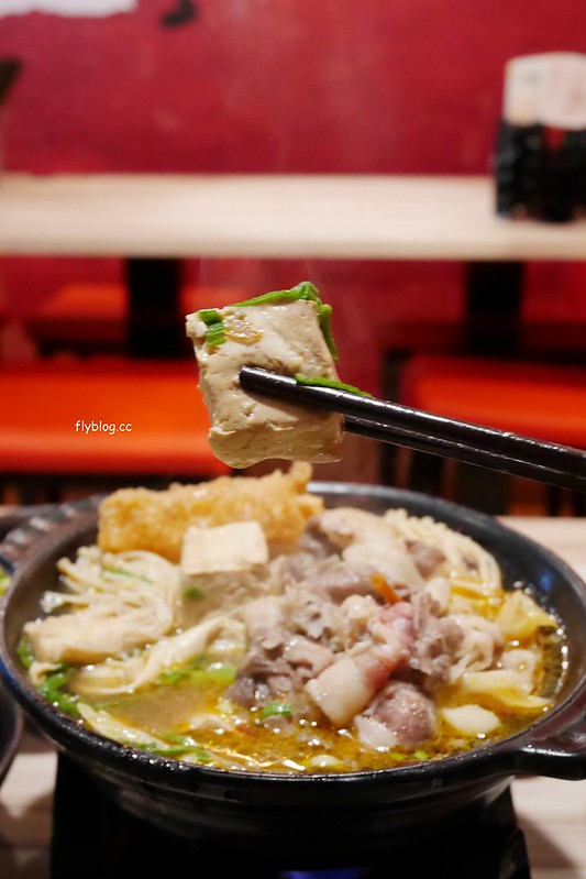 那個鍋．一中店┃台中北區：一個人也可以吃麻辣鍋，還有手工麵無限吃到飽，一中店試賣期間全面5折 @飛天璇的口袋