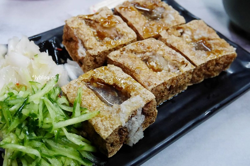 台中北屯｜永留香臭豆腐．鐵皮屋搭建的臭豆腐店，捷運松竹站隱藏版宵夜美食 @飛天璇的口袋
