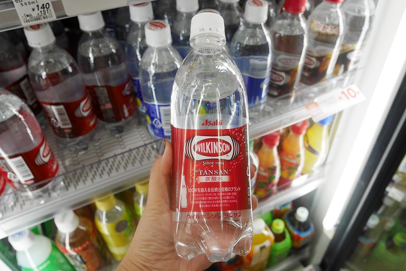 【日本大阪】星巴克透明咖啡~日本：7-11限定星巴克透明氣泡水，還有Suntroy、可口可樂い・ろ・は・す和其他天然水加味礦泉水(氣泡水)比一比 @飛天璇的口袋