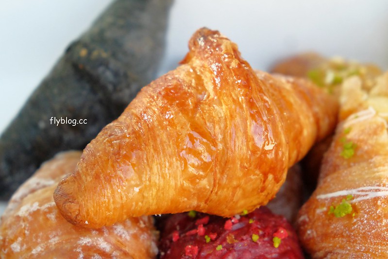 八月堂┃台中北區：殿堂級可頌台中也吃的到，繽紛草莓和青森蘋果季節限定，買7送1自用送禮都划算 @飛天璇的口袋