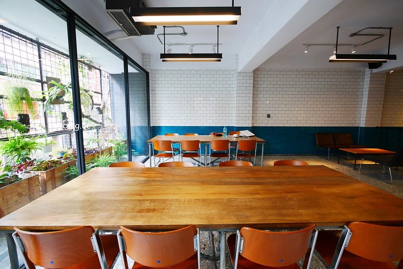 台中中區｜Fleet Street 艦隊街咖啡，點咖啡送一份早餐，每天早上10點前，免費插頭Wifi無限使用 @飛天璇的口袋