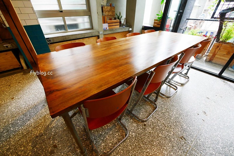 台中中區｜Fleet Street 艦隊街咖啡，點咖啡送一份早餐，每天早上10點前，免費插頭Wifi無限使用 @飛天璇的口袋