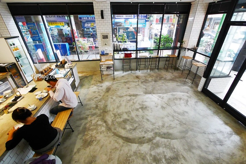 台中中區｜Fleet Street 艦隊街咖啡，點咖啡送一份早餐，每天早上10點前，免費插頭Wifi無限使用 @飛天璇的口袋