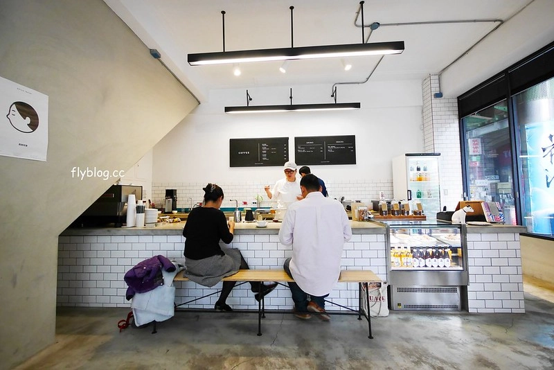 台中中區｜Fleet Street 艦隊街咖啡，點咖啡送一份早餐，每天早上10點前，免費插頭Wifi無限使用 @飛天璇的口袋