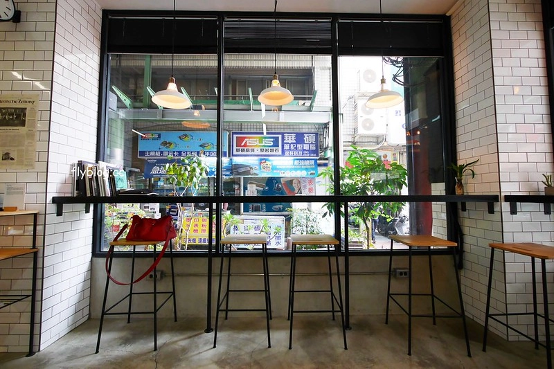 台中中區｜Fleet Street 艦隊街咖啡，點咖啡送一份早餐，每天早上10點前，免費插頭Wifi無限使用 @飛天璇的口袋