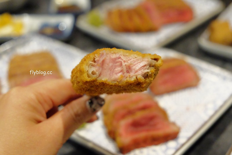 乍牛．王品炸牛排專賣┃台中西屯：牛排也可以用炸的，自已DIY調整熟度，還有台中店每次限定A5和牛，新光三越百貨10樓美食 @飛天璇的口袋