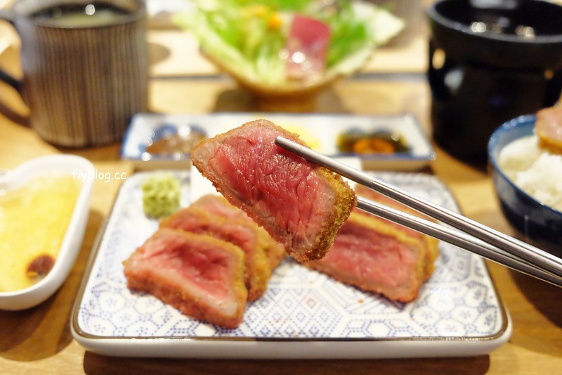 乍牛．王品炸牛排專賣┃台中西屯：牛排也可以用炸的，自已DIY調整熟度，還有台中店每次限定A5和牛，新光三越百貨10樓美食 @飛天璇的口袋