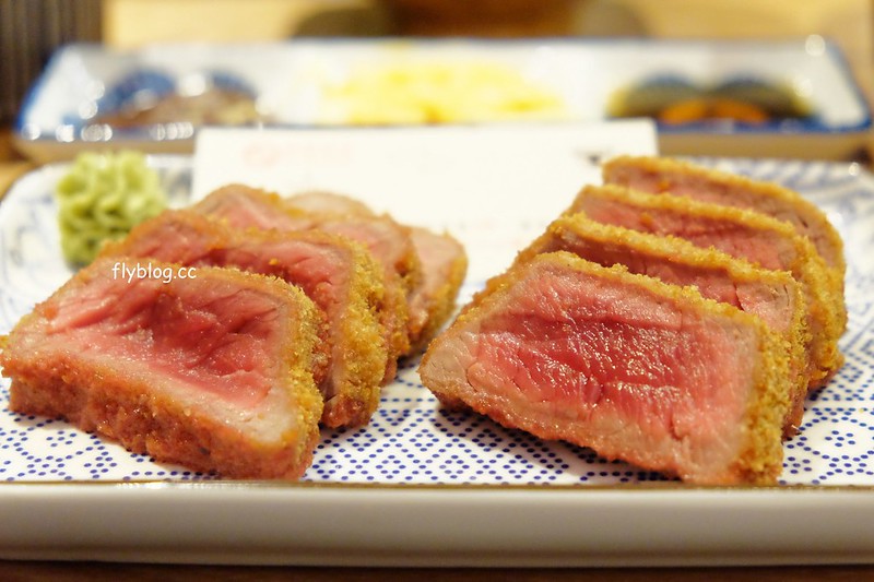 乍牛．王品炸牛排專賣┃台中西屯：牛排也可以用炸的，自已DIY調整熟度，還有台中店每次限定A5和牛，新光三越百貨10樓美食 @飛天璇的口袋