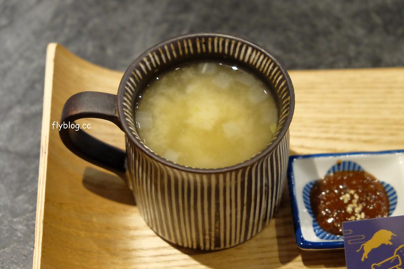 乍牛．王品炸牛排專賣┃台中西屯：牛排也可以用炸的，自已DIY調整熟度，還有台中店每次限定A5和牛，新光三越百貨10樓美食 @飛天璇的口袋